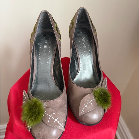 Nine West Shoes - Nine West Brown Pumps with Green Accents. Super duper cute.